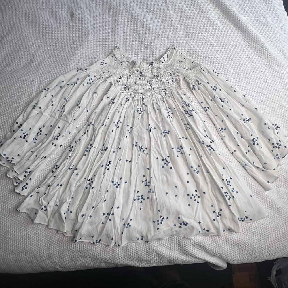 Olivaceous Floral‎ Smocked Off-Shoulder Top Size Medium Blue/White Boho Boutique